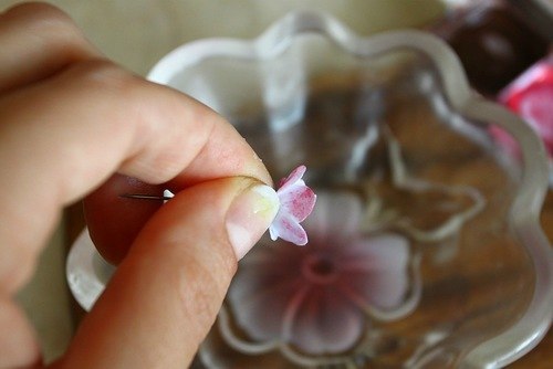 Нежные мини розочки из бумагиДля изготовления роз нам потребуется: