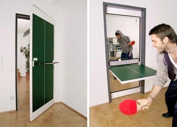 Дверь, трансформирующаяся в стол для игры в пинг-понг