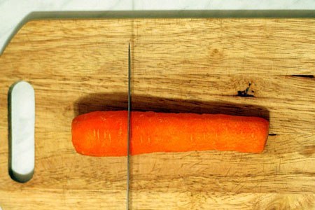 Украшаем блюда - гвоздика из морковки