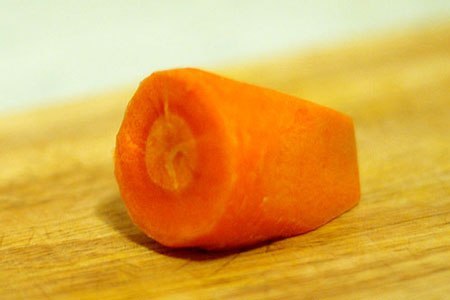 Украшаем блюда - гвоздика из морковки