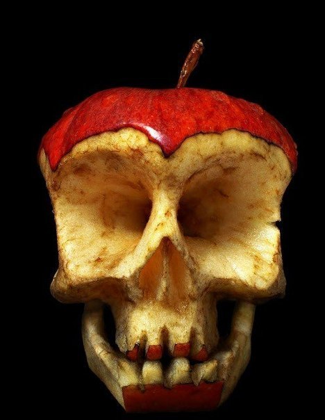 Художник Дмитрий Цыкалов создает черепа из фруктов и овощей