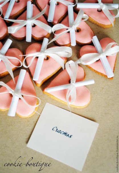 Печенье с пожеланиями как идея для подарка родным и близким.