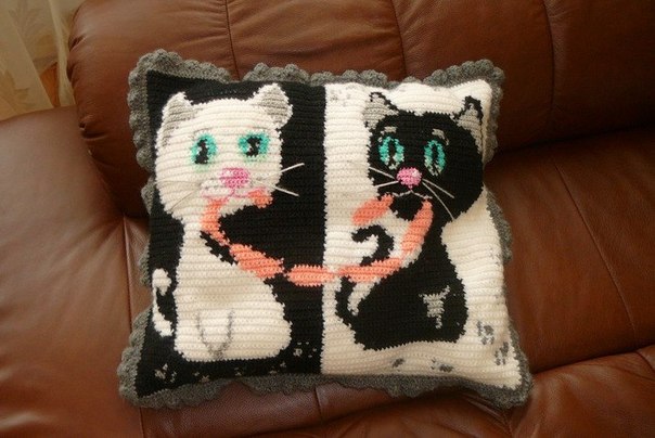 Подушка "Влюбленные котики"