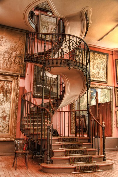 Лестница в музее Гюстава Моро в Париже.