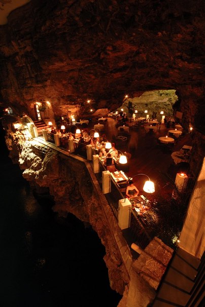 Очень необычный ресторан в пещере на юге Италии