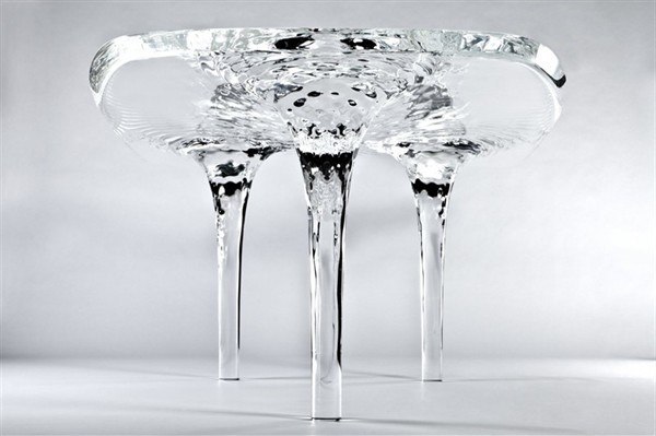 Столик с названием Liquid Glacial