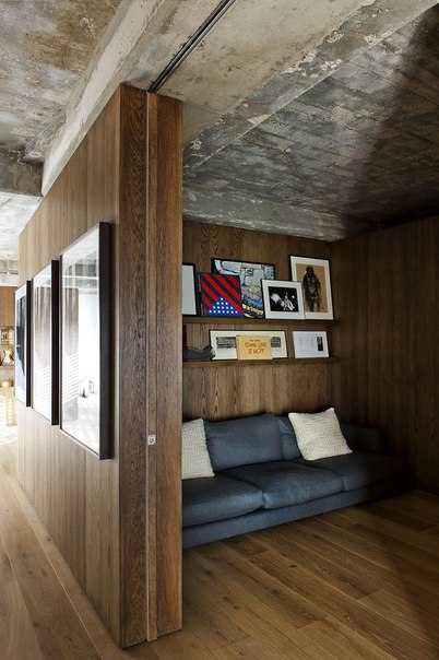 В Лондоне, неподалеку от центра, в здании заброшенной фабрики новозеландский дизайнер Уильям Тозер создал апартаменты с интерьером в стиле лофт.