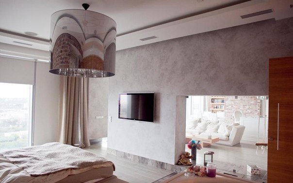 Квартира в Москве с качелями, отличным видом из окна и обилием белого цвета