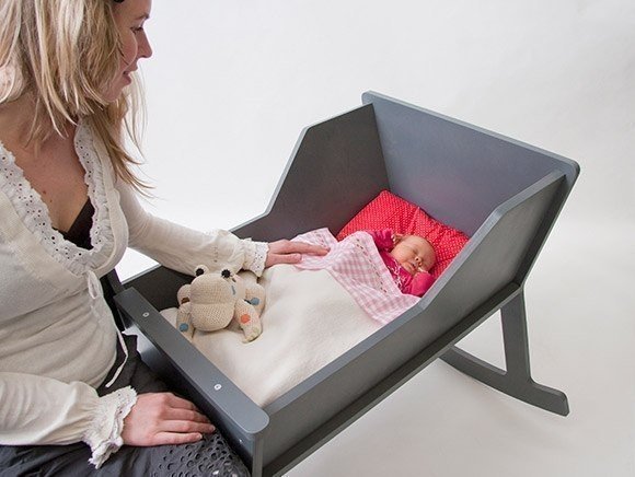 Кресло-качалка с кроваткой для малышей