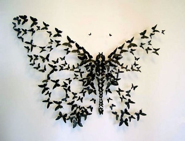 Недавно художник Пол Виллински (Paul Villinski) представил миру коллекцию своих бабочек, которые бросают вызов современному дизайну. Пол собрал жестяные пивные банки на улицах Нью-Йорка и сделал из них этих великолепных бабочек - украшения для стен в доме. 