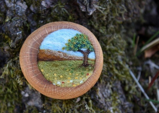 Произведения искусства из дерева и войлока