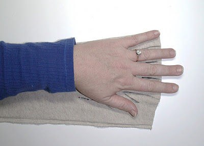 Нежные митенки из старого свитера своими руками