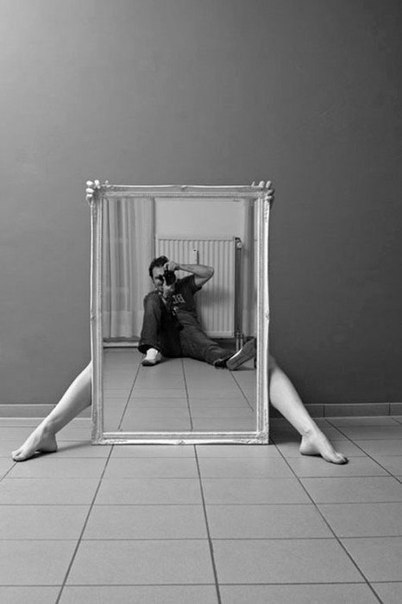 Фото с обычным зеркалом могут стать чем-то неожиданно потусторонним и даже магическим