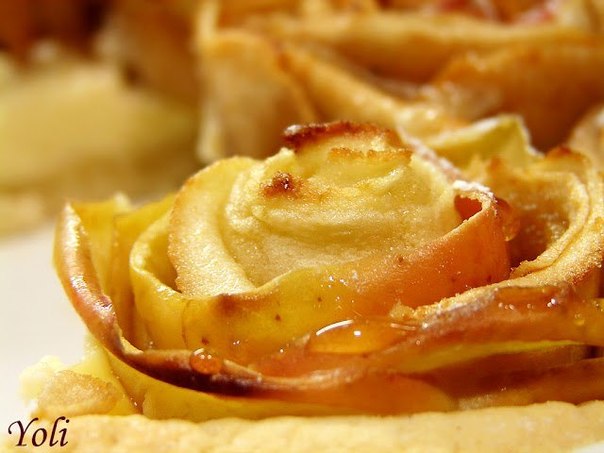 Как приготовить Яблочный пирог с розочками: