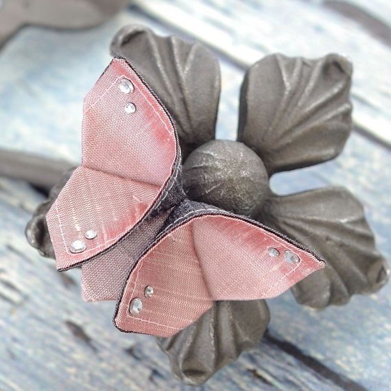 Бабочка из ткани техникой оригами