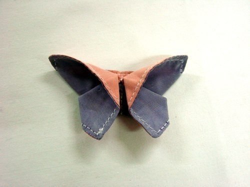 Бабочка из ткани техникой оригами