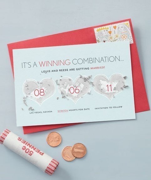 Интересная идея свадебного приглашения в виде лотереи, в которой под краской, стираемой монеткой будет счастливая комбинация цифр, а именно дата свадьбы.